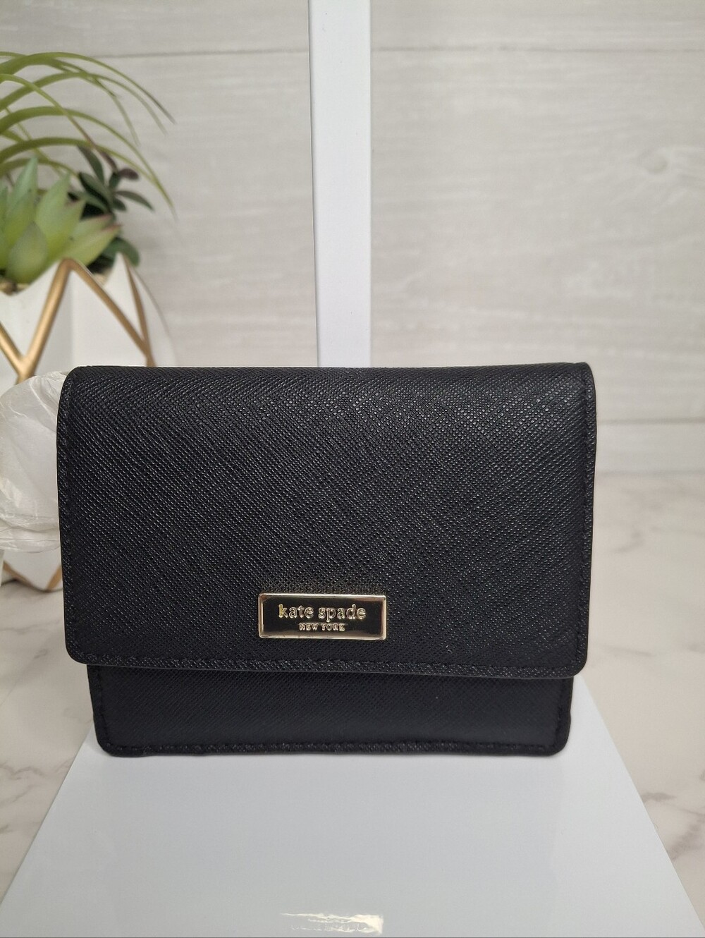 kate spade Black Compact Saffiano Trifold Wallet with Gold Plaque NWOT